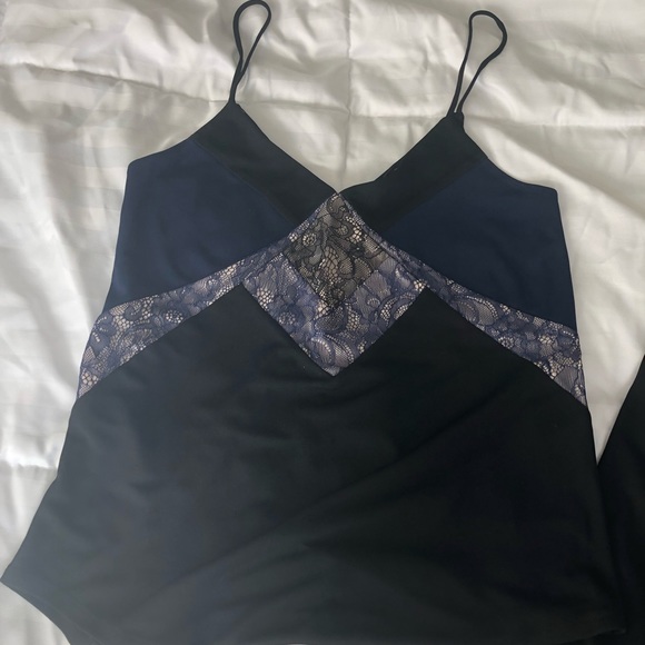Express top XS - ONLY BLUE TOP IS AVAILABLE! - Picture 1 of 3